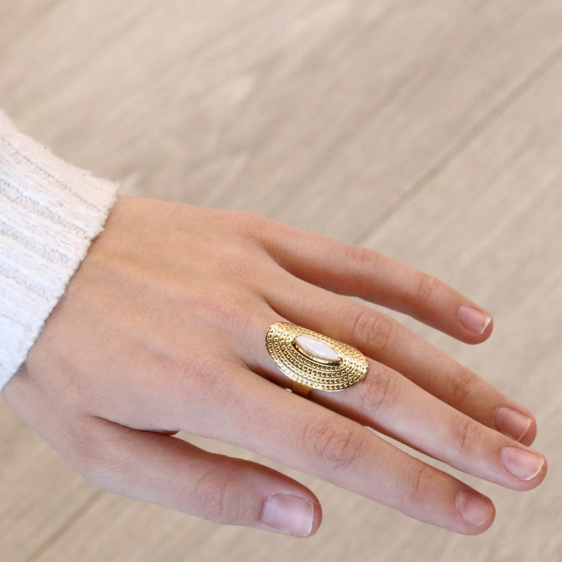 Bague longue quartz blanc acier doré