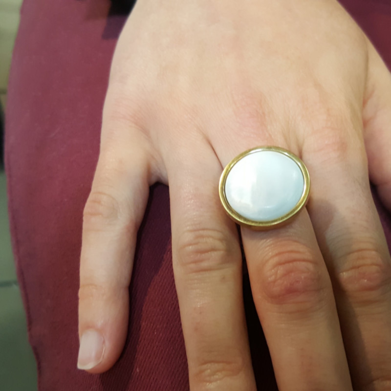 Bague nacre cerclage acier doré