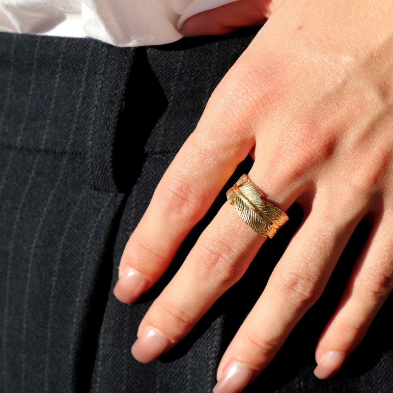 Bague plume ouverte acier doré