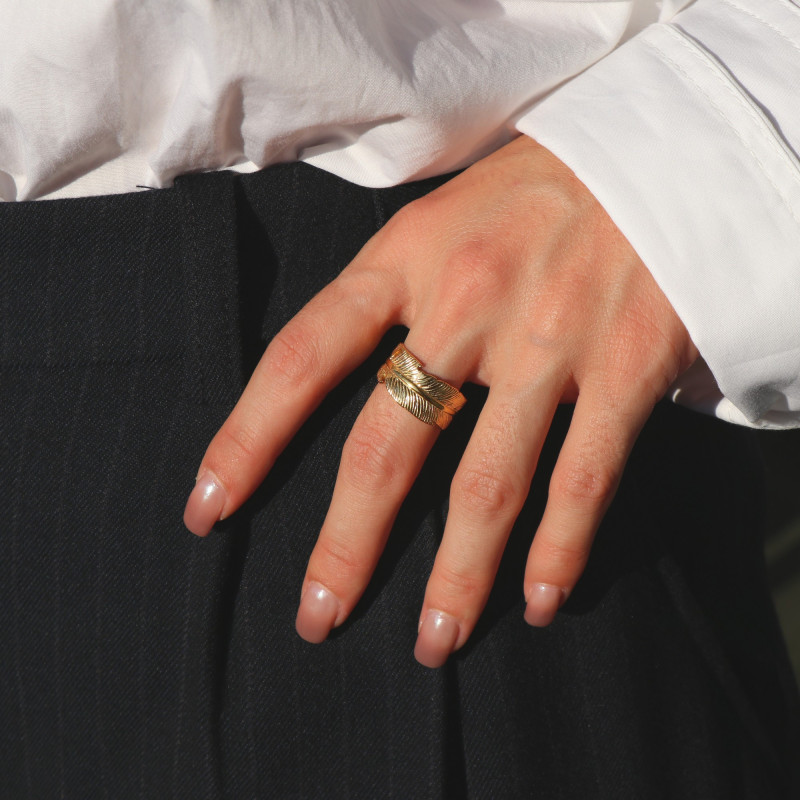 Bague plume ouverte acier doré