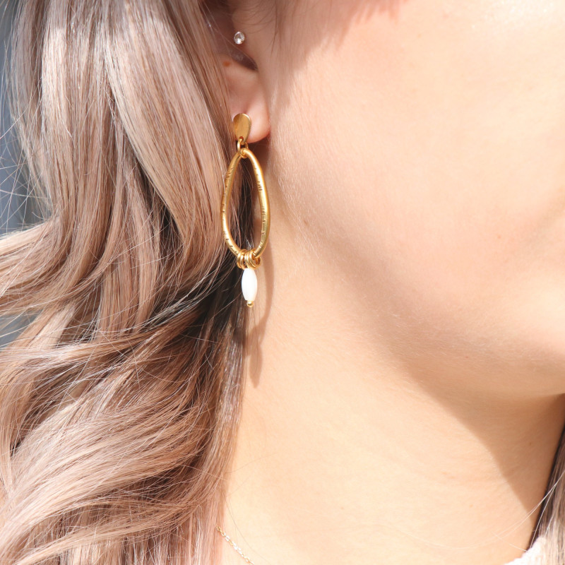 Boucles d'oreilles ovales pendant nacre