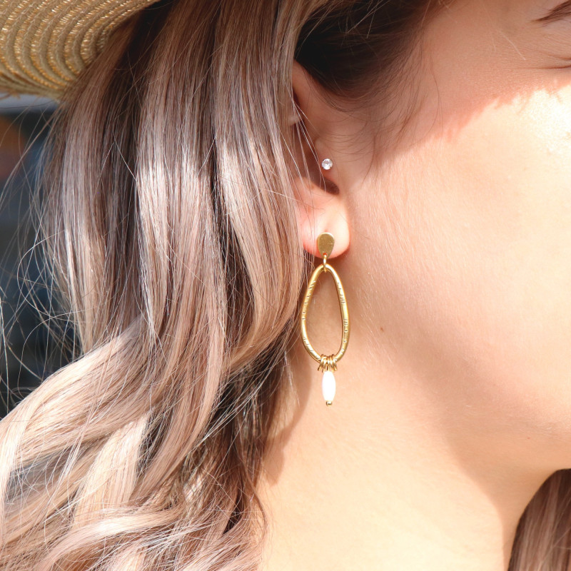 Boucles d'oreilles ovales pendant nacre