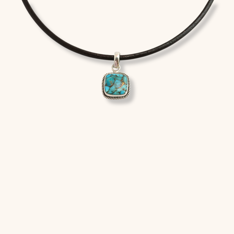 Pendentif carré turquoise sur cuir - Argent