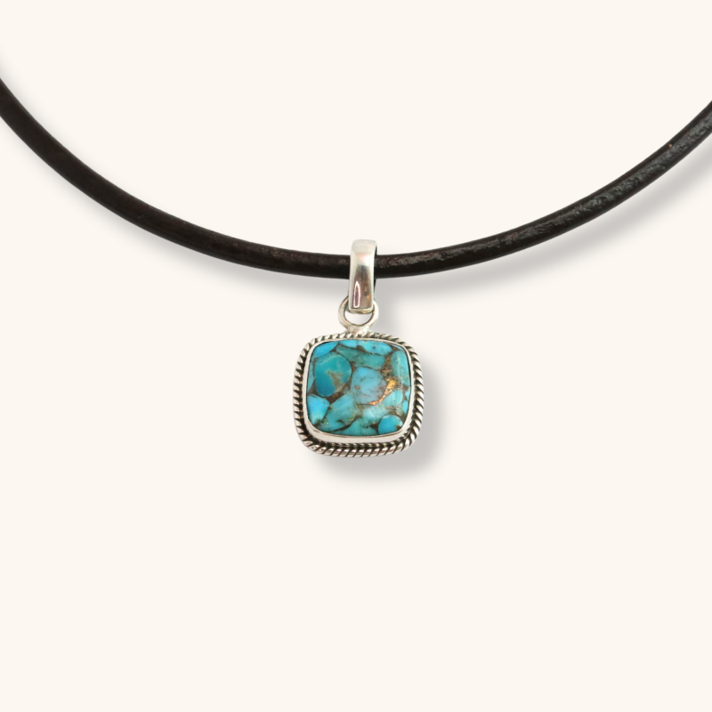Pendentif carré turquoise sur cuir - Argent