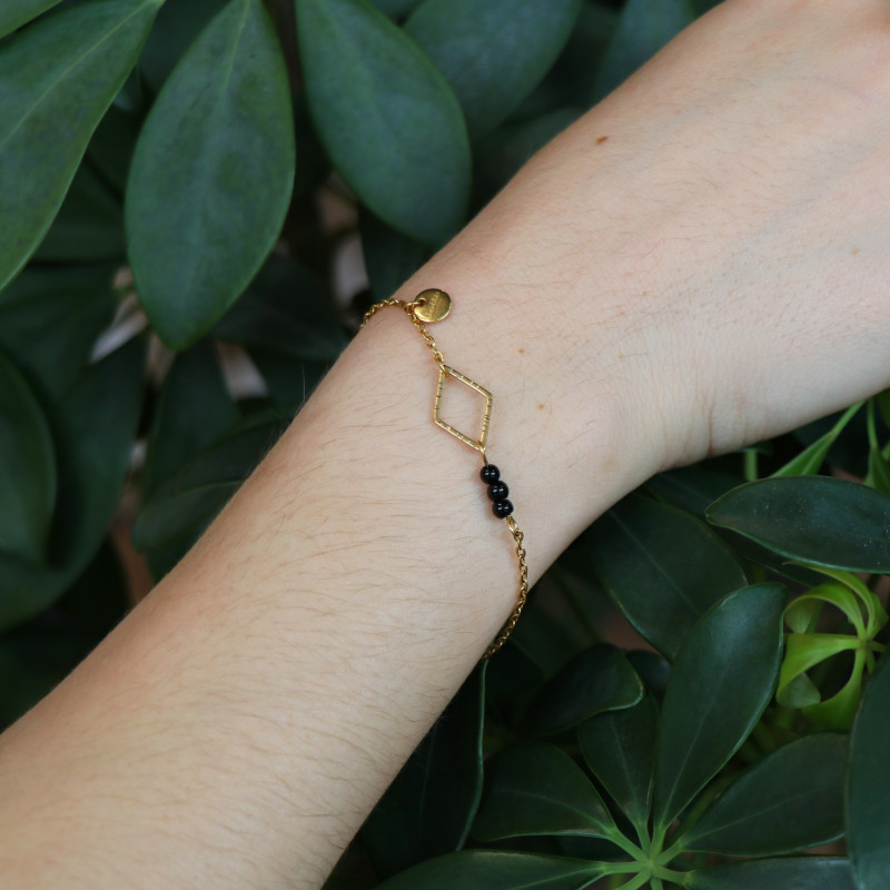 Bracelet losange strié et perles noires